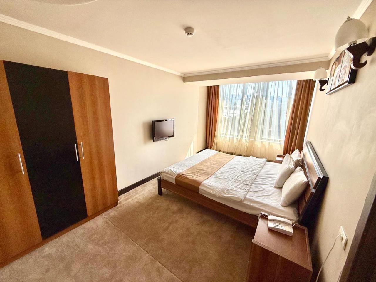 Elegant Hostel Єреван Екстер'єр фото