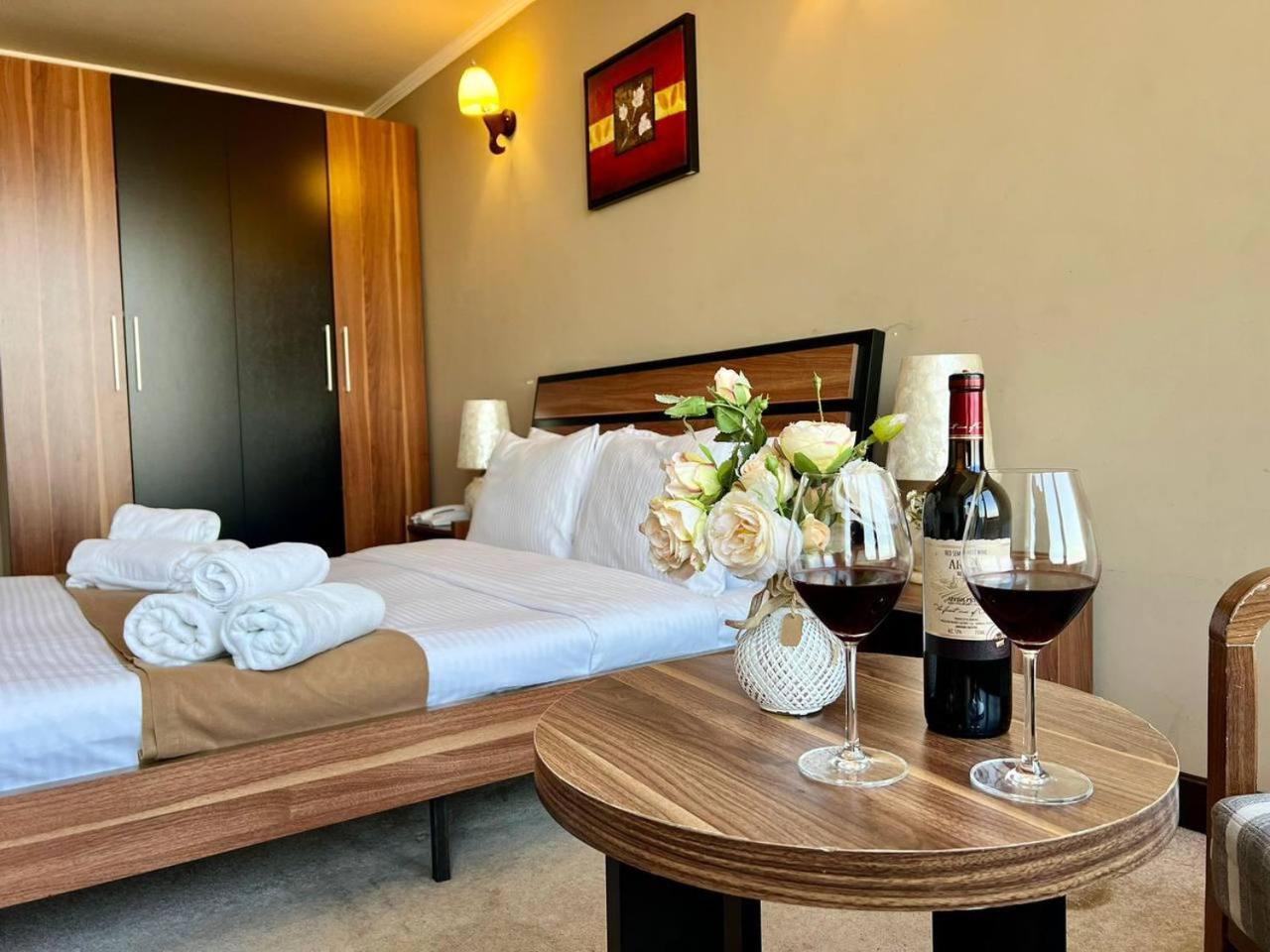 Elegant Hostel Єреван Екстер'єр фото