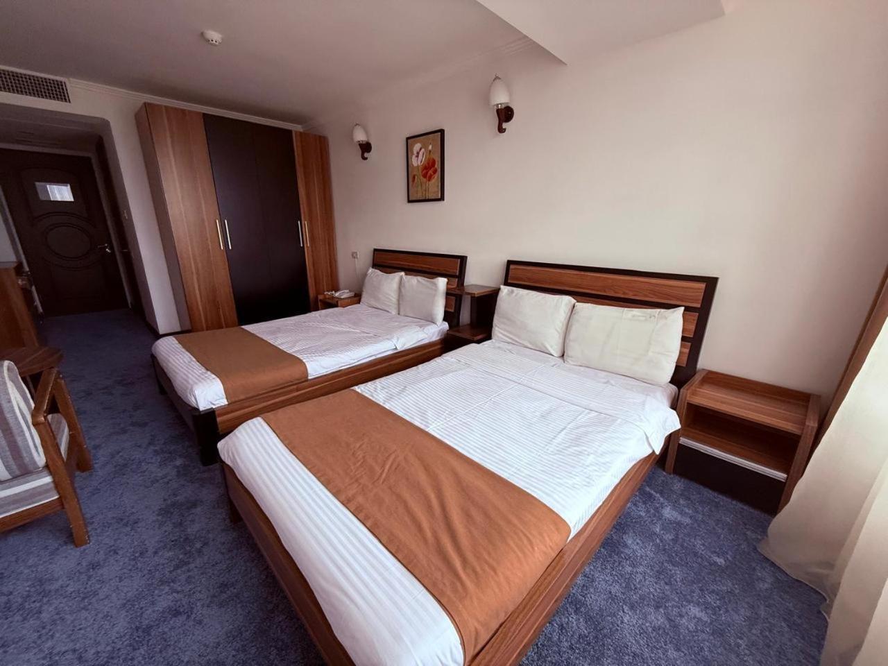 Elegant Hostel Єреван Екстер'єр фото