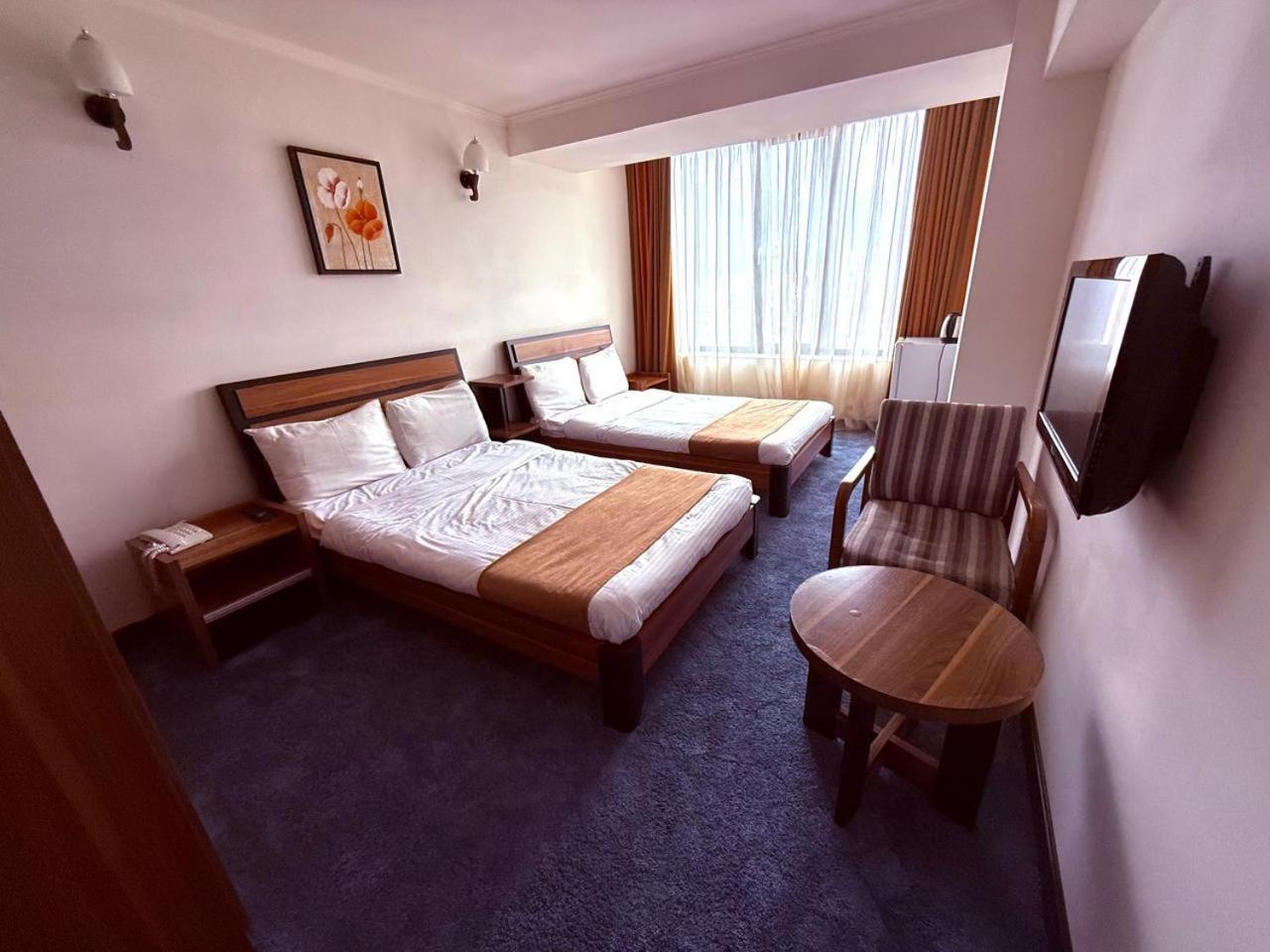 Elegant Hostel Єреван Екстер'єр фото