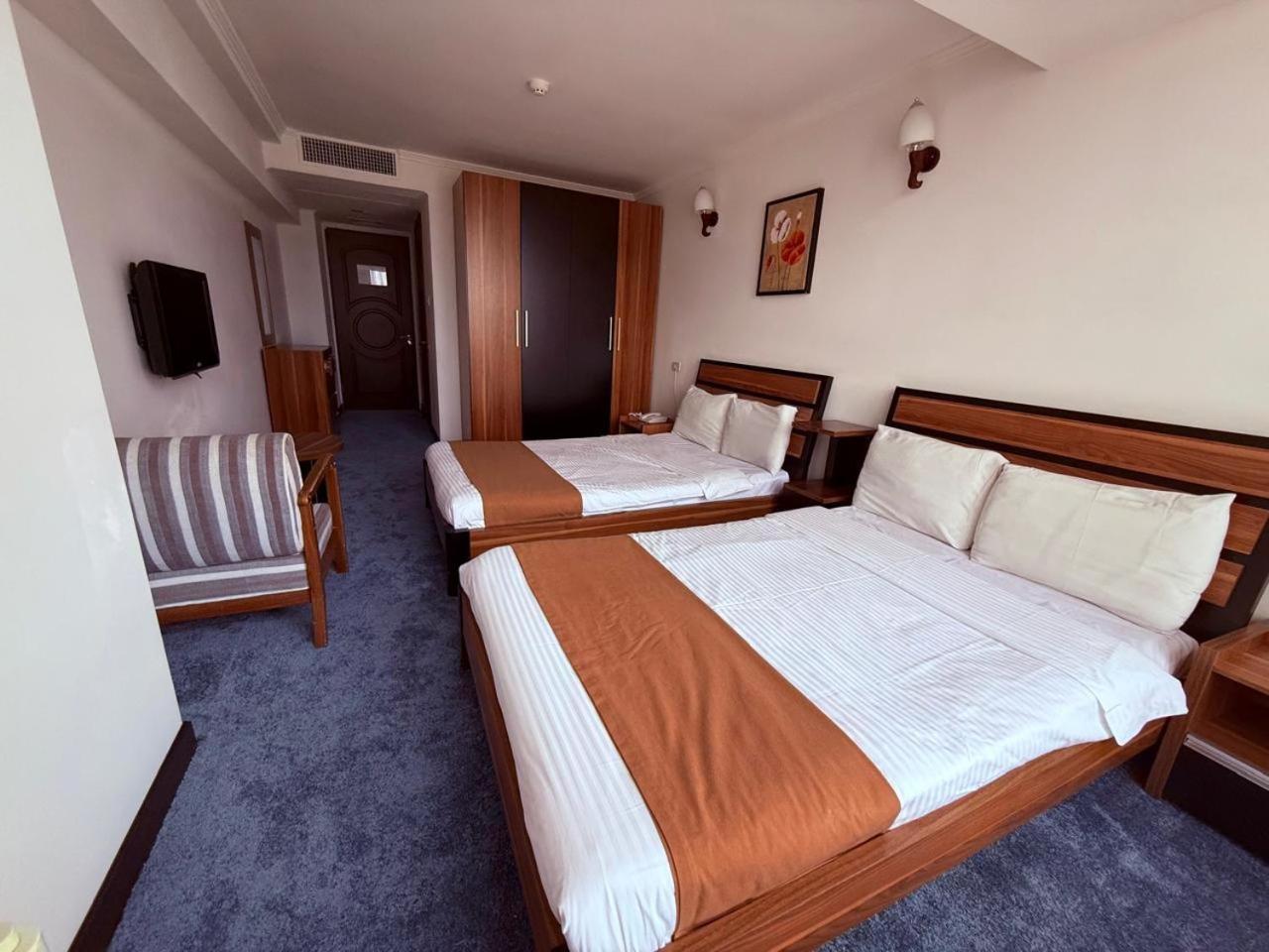 Elegant Hostel Єреван Екстер'єр фото